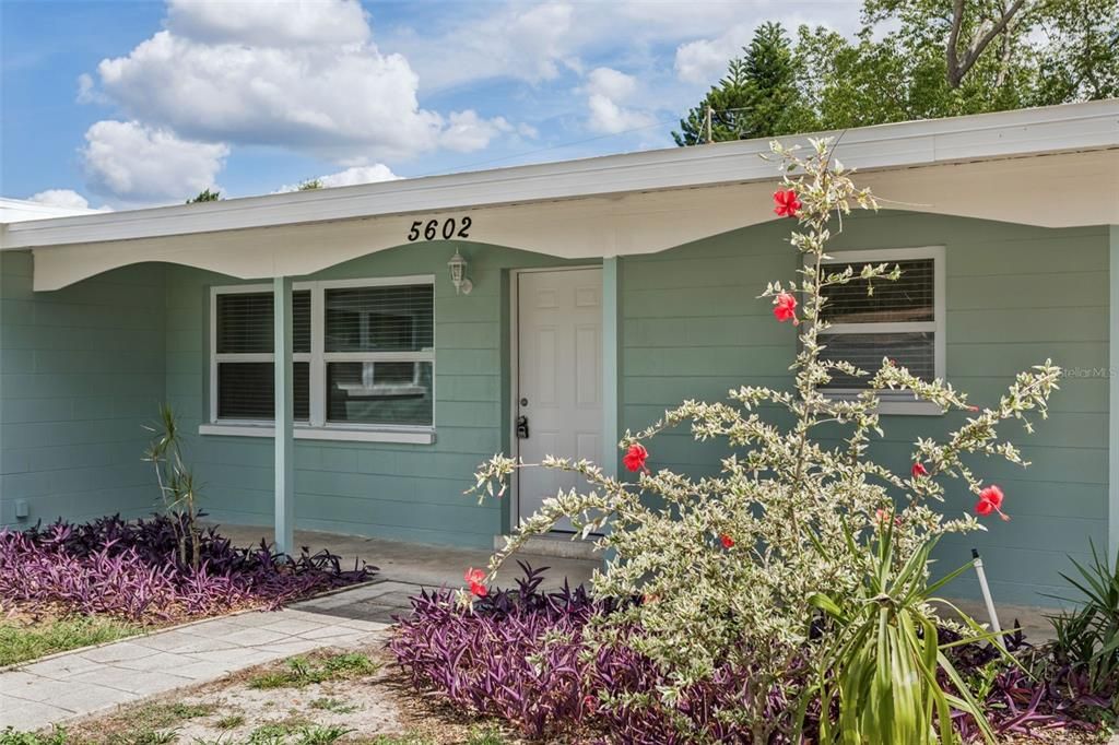 For Sale: $224,900 (2 beds, 1 baths, 894 Square Feet)