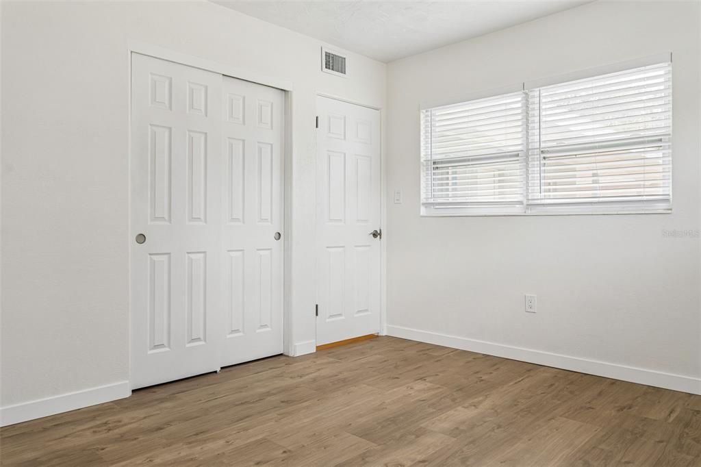 For Sale: $224,900 (2 beds, 1 baths, 894 Square Feet)