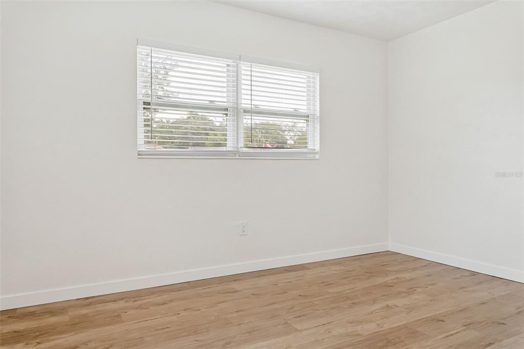 For Sale: $224,900 (2 beds, 1 baths, 894 Square Feet)