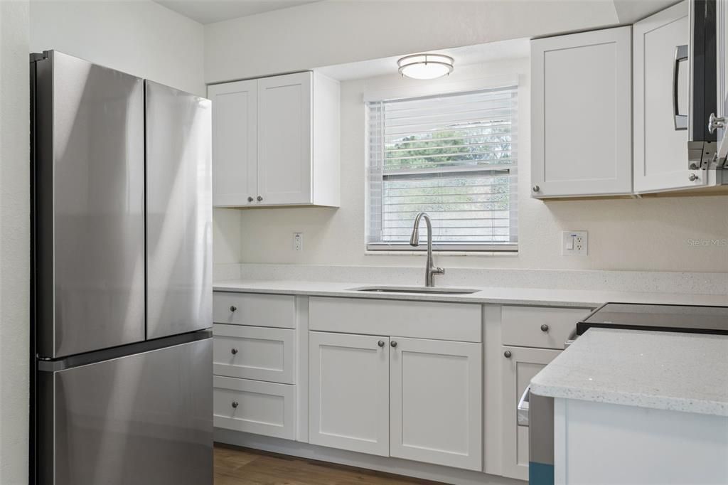 For Sale: $224,900 (2 beds, 1 baths, 894 Square Feet)