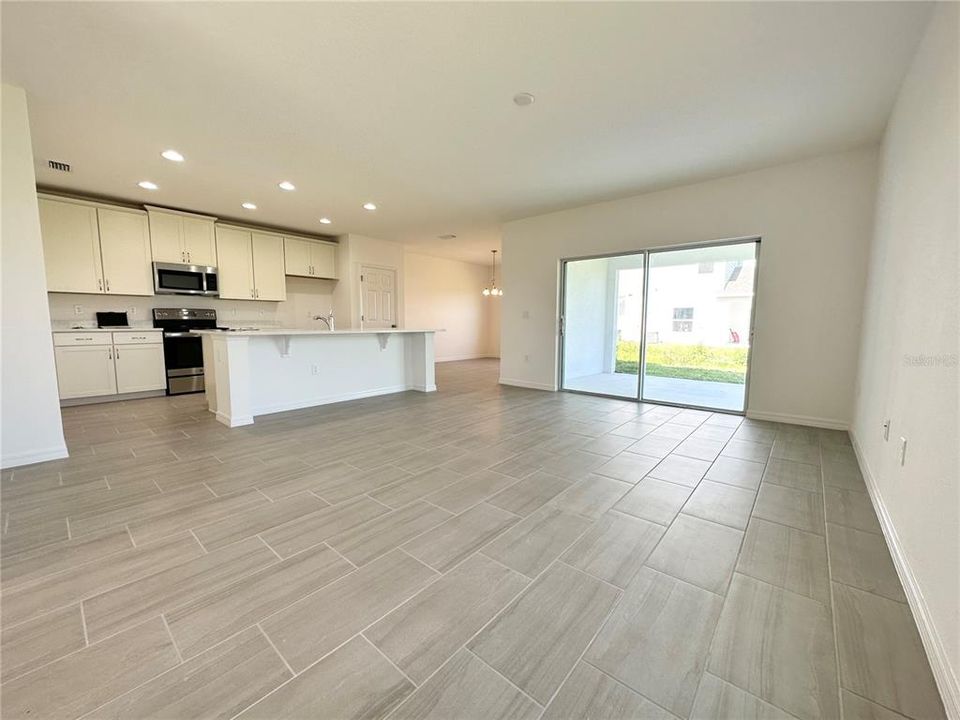 For Rent: $1,899 (4 beds, 3 baths, 2000 Square Feet)