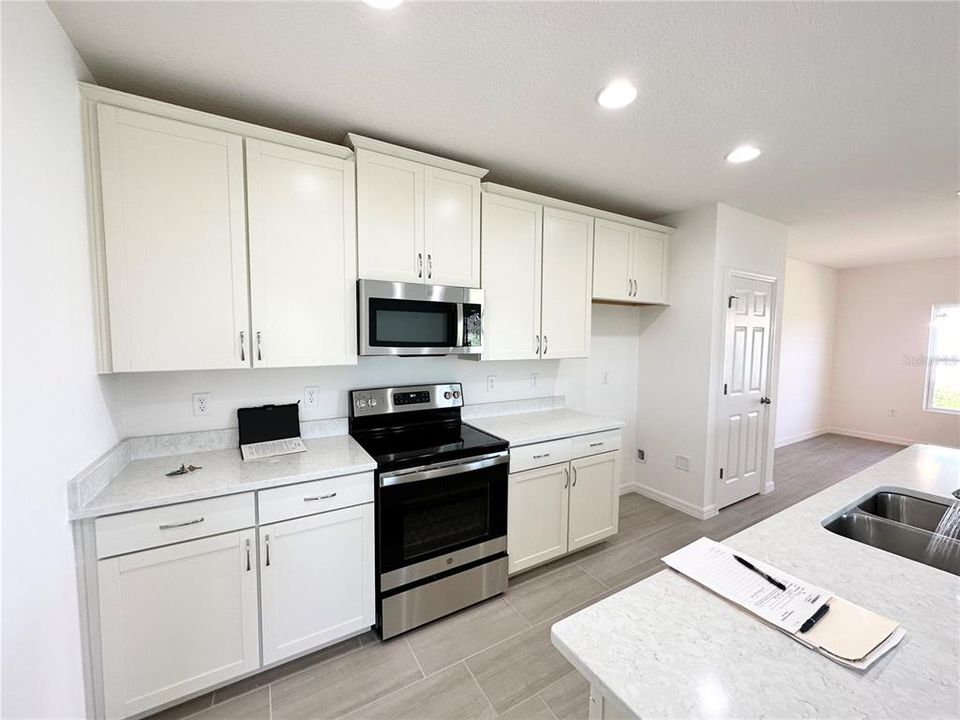 For Rent: $1,899 (4 beds, 3 baths, 2000 Square Feet)