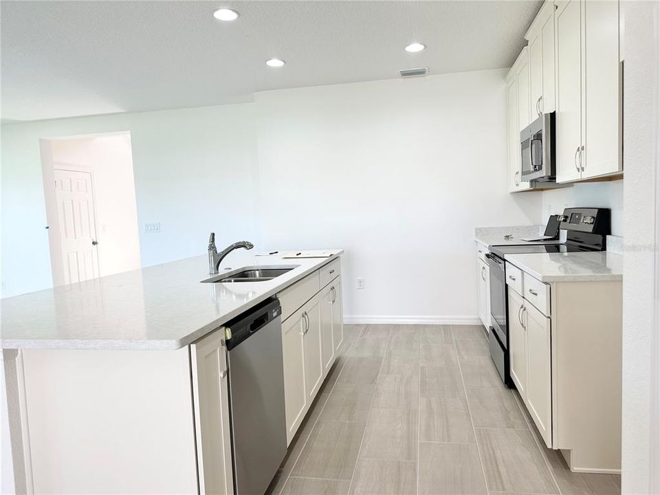 For Rent: $1,899 (4 beds, 3 baths, 2000 Square Feet)