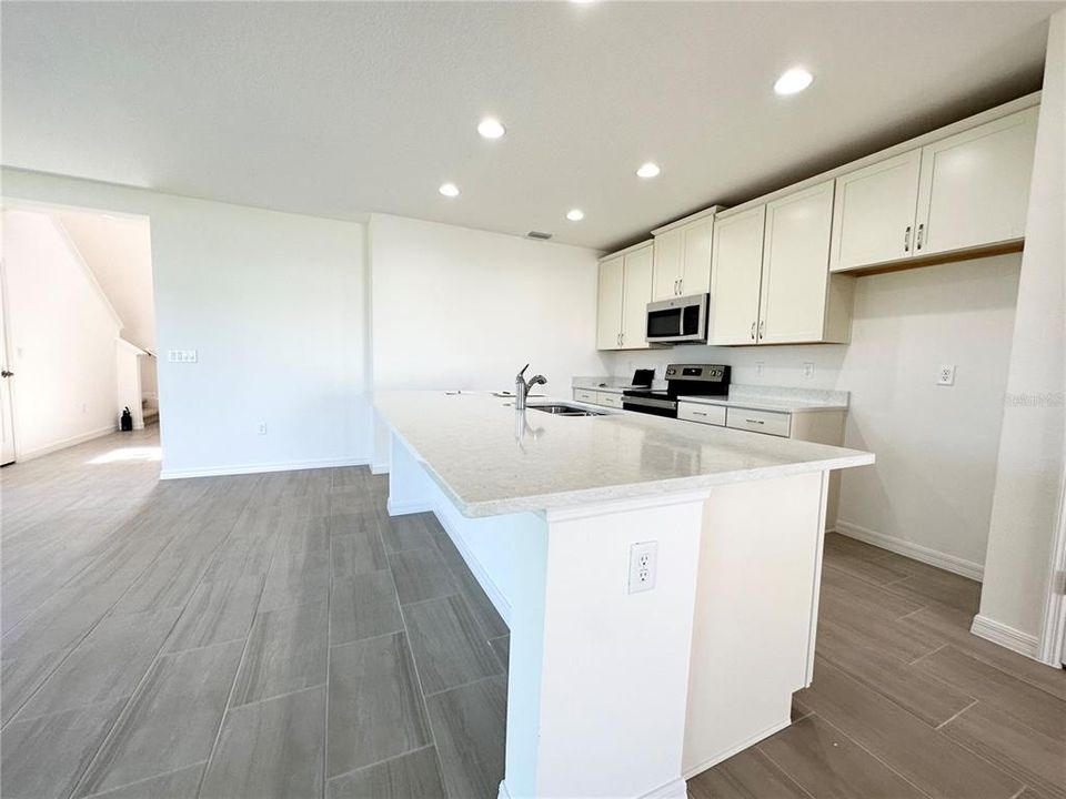 For Rent: $1,899 (4 beds, 3 baths, 2000 Square Feet)