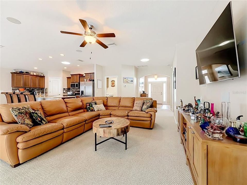 For Sale: $445,000 (3 beds, 2 baths, 1722 Square Feet)