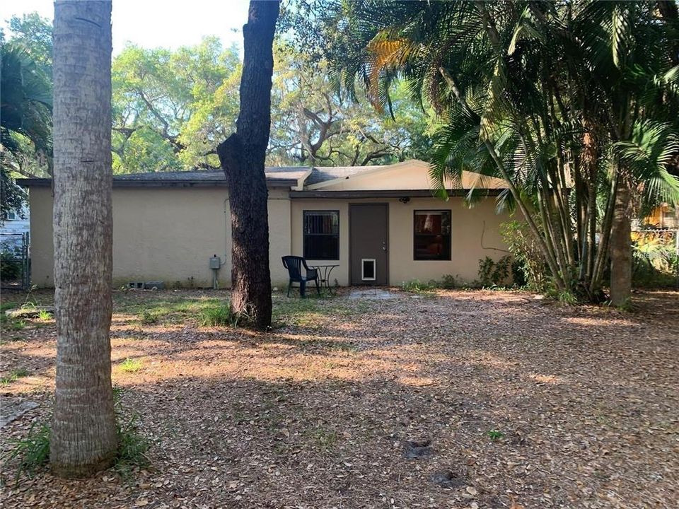 For Rent: $1,800 (2 beds, 1 baths, 1034 Square Feet)