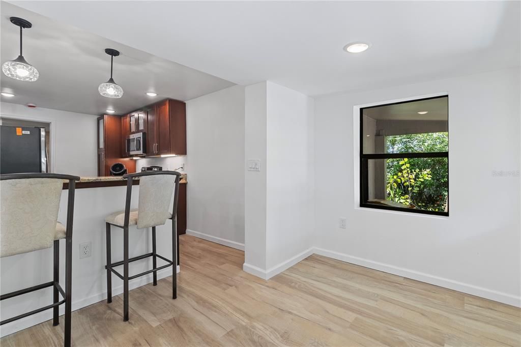 For Rent: $1,800 (2 beds, 1 baths, 1034 Square Feet)