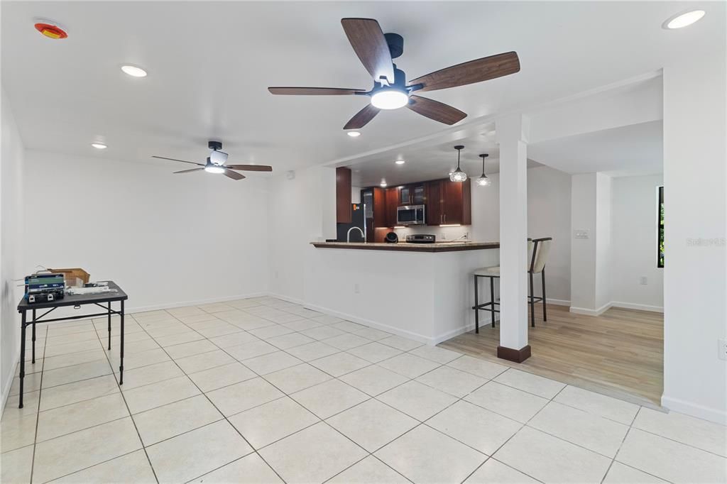 For Rent: $1,800 (2 beds, 1 baths, 1034 Square Feet)