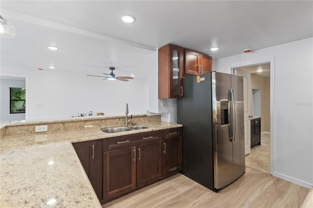 For Rent: $1,800 (2 beds, 1 baths, 1034 Square Feet)