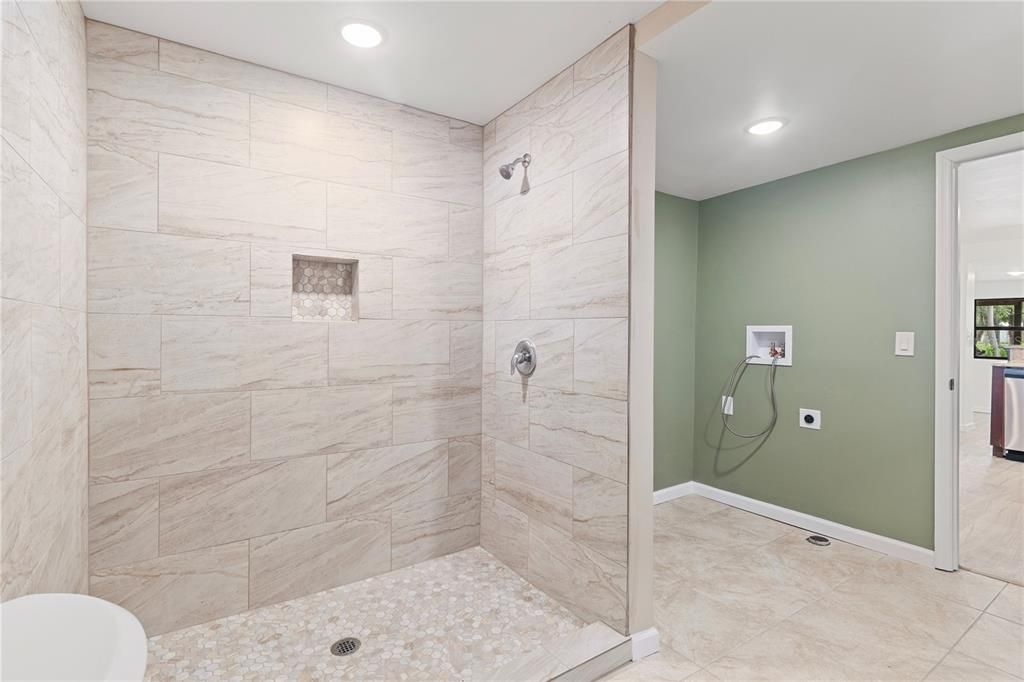 For Rent: $1,800 (2 beds, 1 baths, 1034 Square Feet)