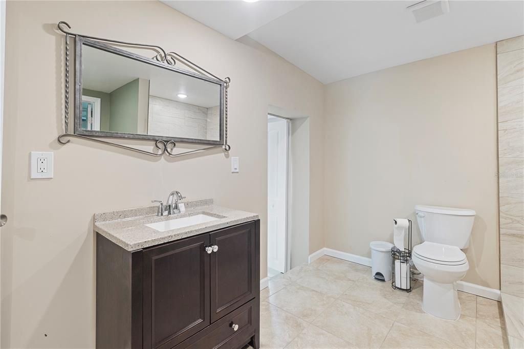 For Rent: $1,800 (2 beds, 1 baths, 1034 Square Feet)