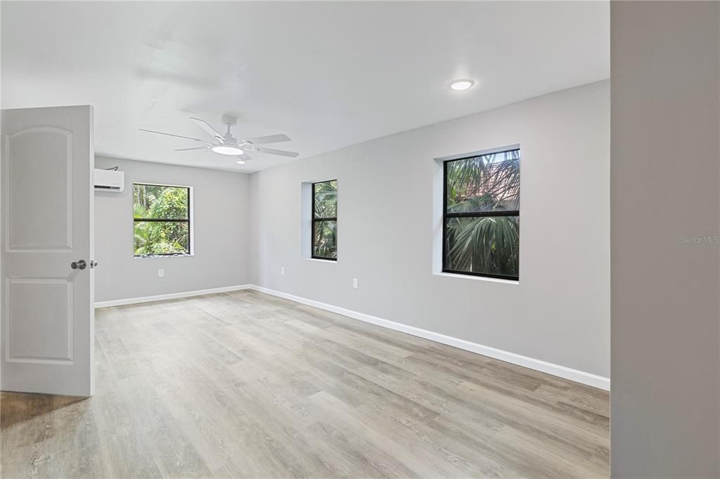For Rent: $1,800 (2 beds, 1 baths, 1034 Square Feet)