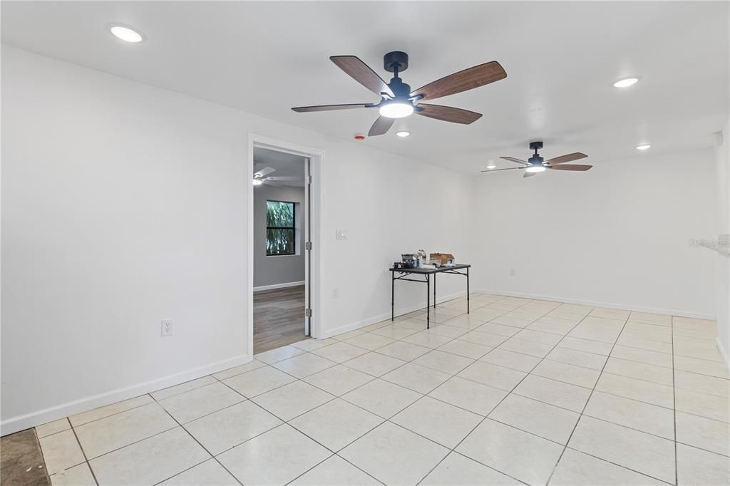For Rent: $1,800 (2 beds, 1 baths, 1034 Square Feet)