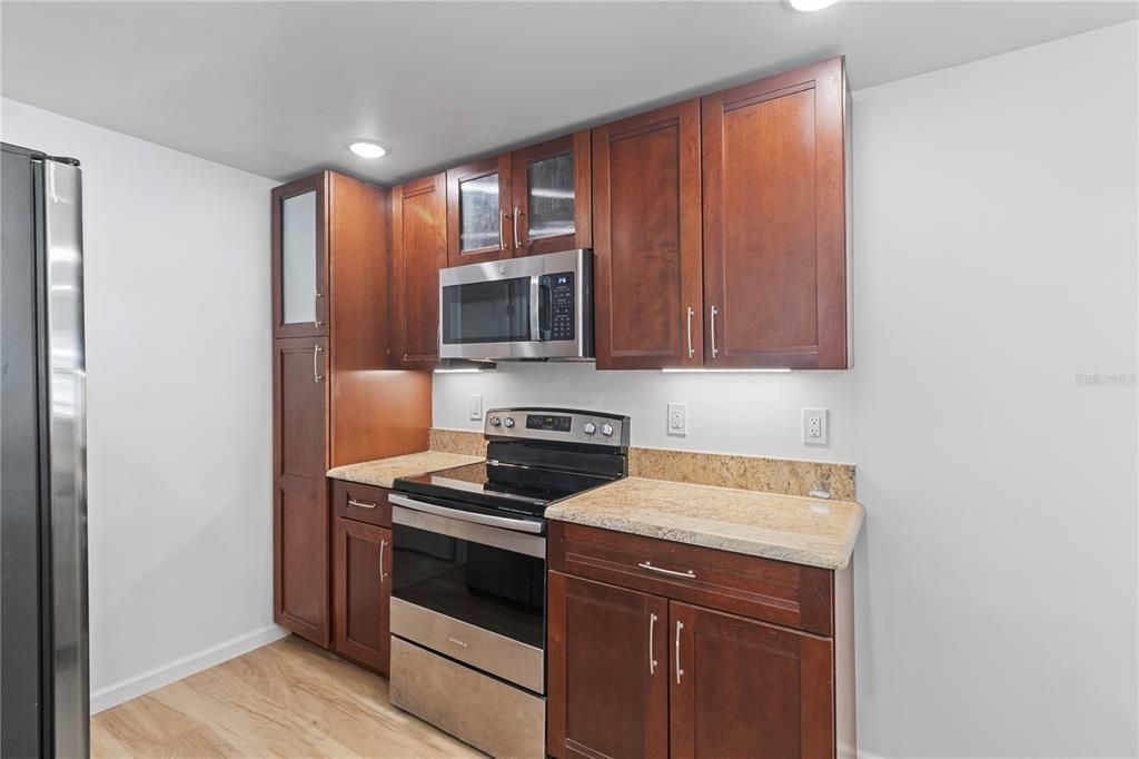 For Rent: $1,800 (2 beds, 1 baths, 1034 Square Feet)