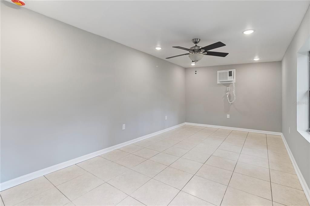 For Rent: $1,800 (2 beds, 1 baths, 1034 Square Feet)