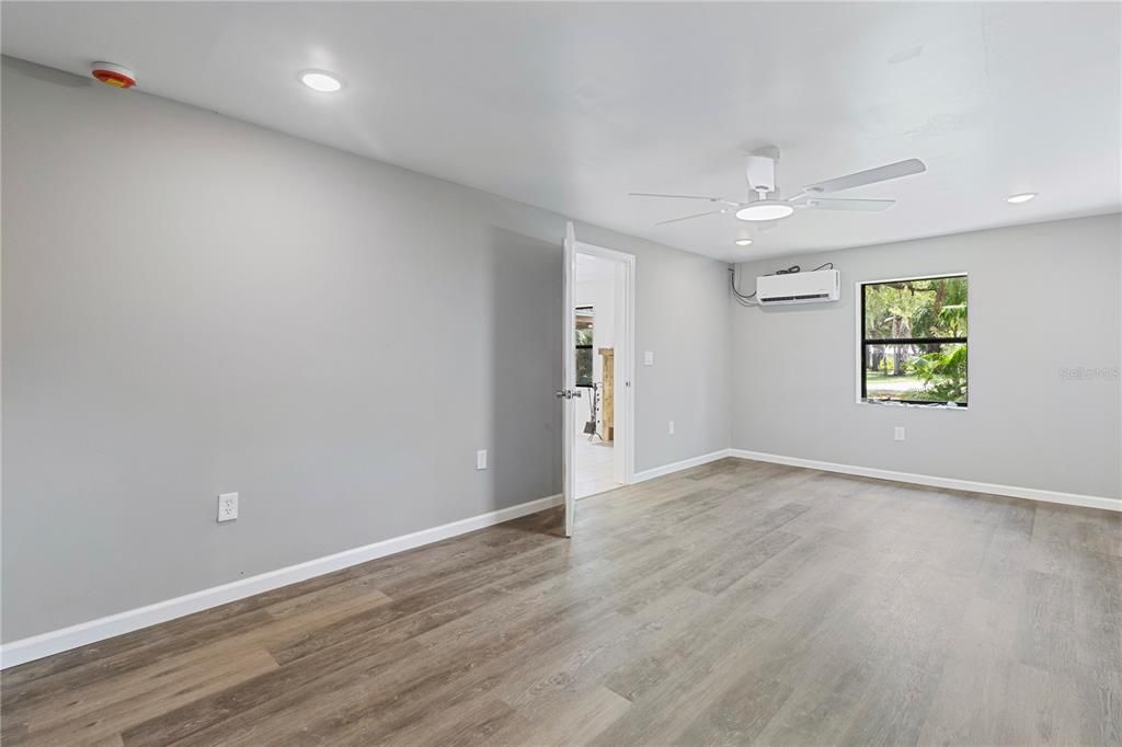 For Rent: $1,800 (2 beds, 1 baths, 1034 Square Feet)