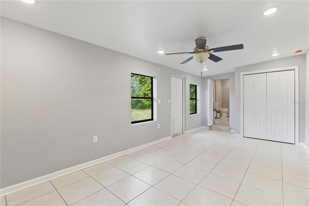 For Rent: $1,800 (2 beds, 1 baths, 1034 Square Feet)