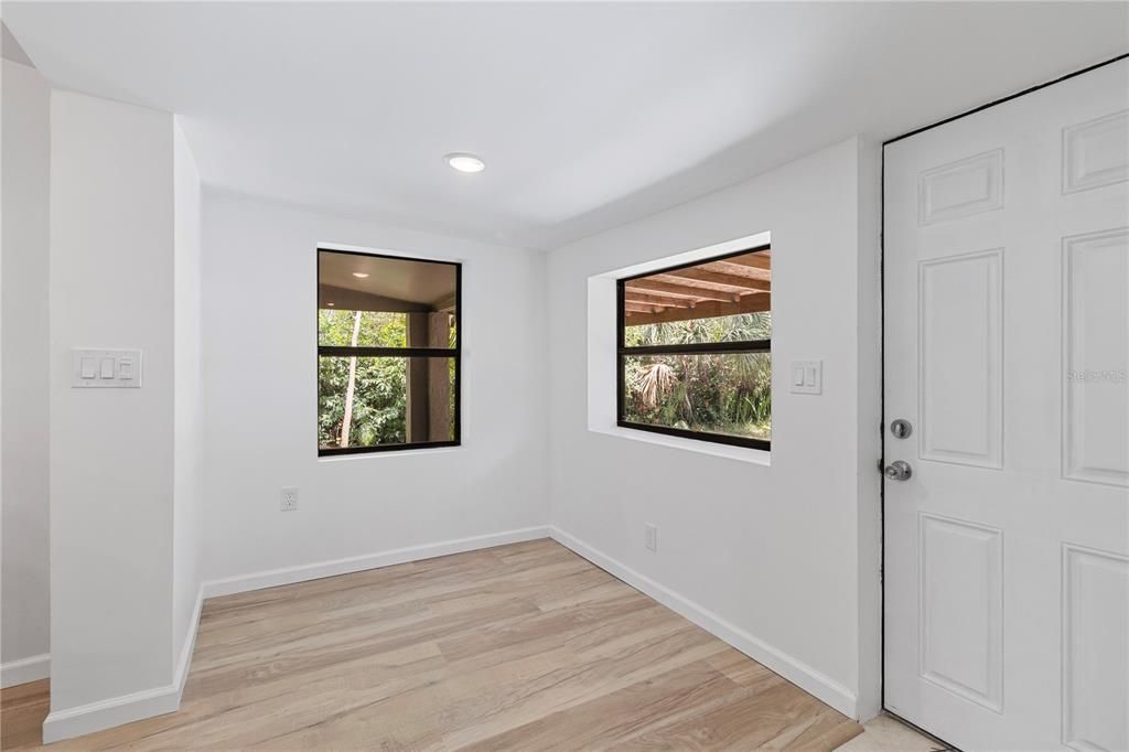 For Rent: $1,800 (2 beds, 1 baths, 1034 Square Feet)