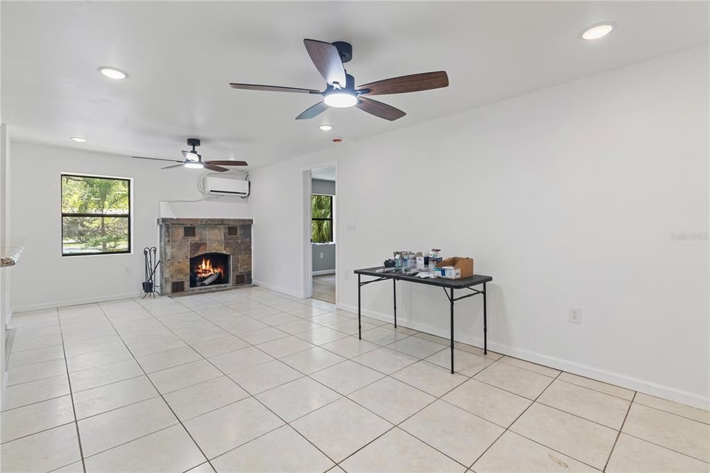 For Rent: $1,800 (2 beds, 1 baths, 1034 Square Feet)