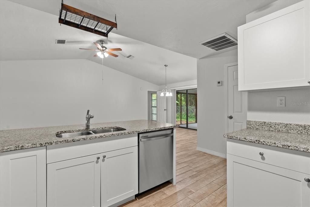 En Venta: $339,000 (3 camas, 2 baños, 1085 Pies cuadrados)