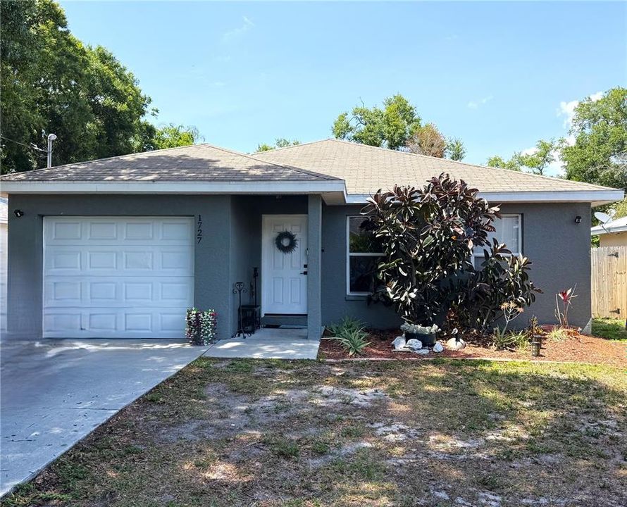 For Rent: $2,150 (3 beds, 2 baths, 1097 Square Feet)