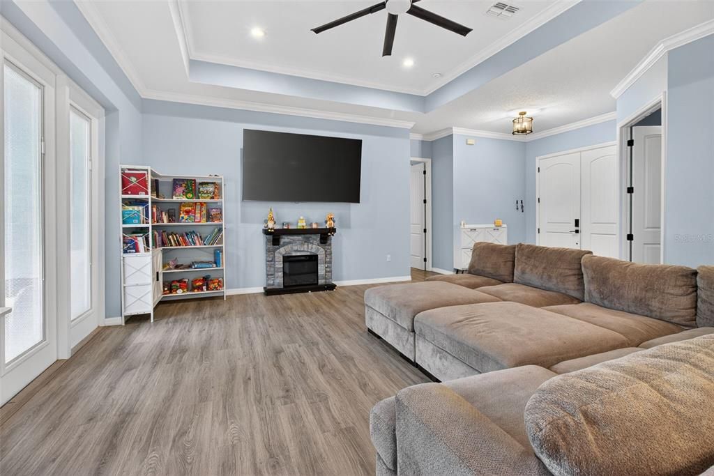 For Sale: $995,000 (5 beds, 3 baths, 2306 Square Feet)