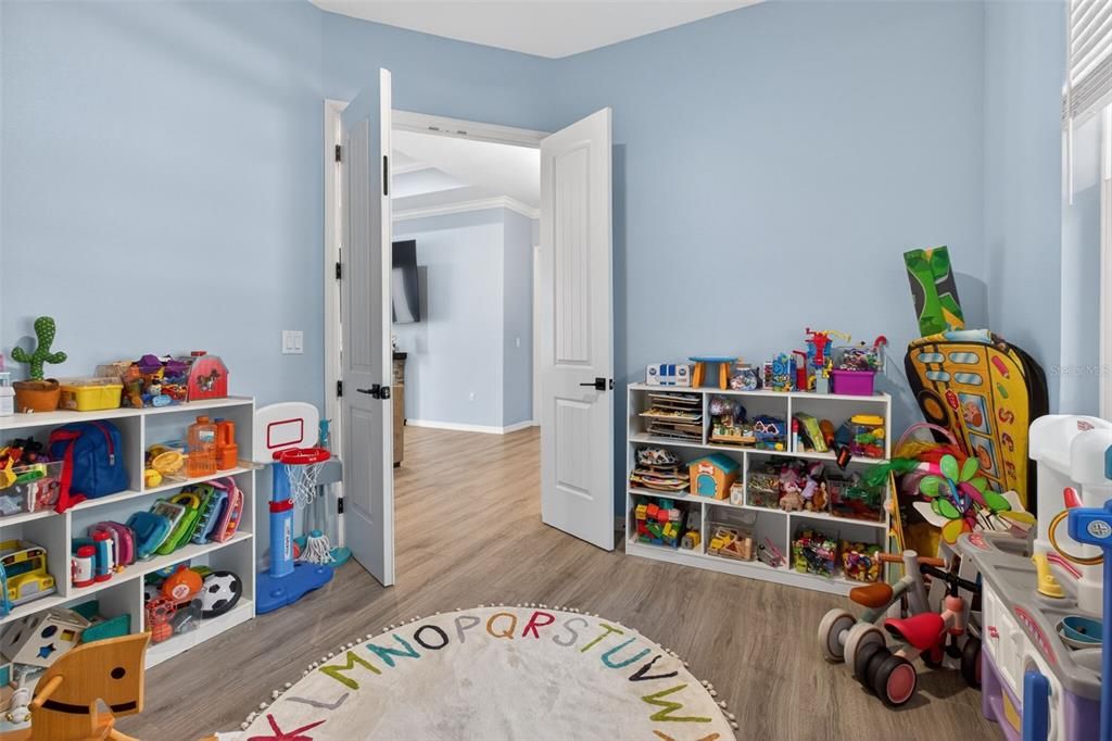For Sale: $995,000 (5 beds, 3 baths, 2306 Square Feet)
