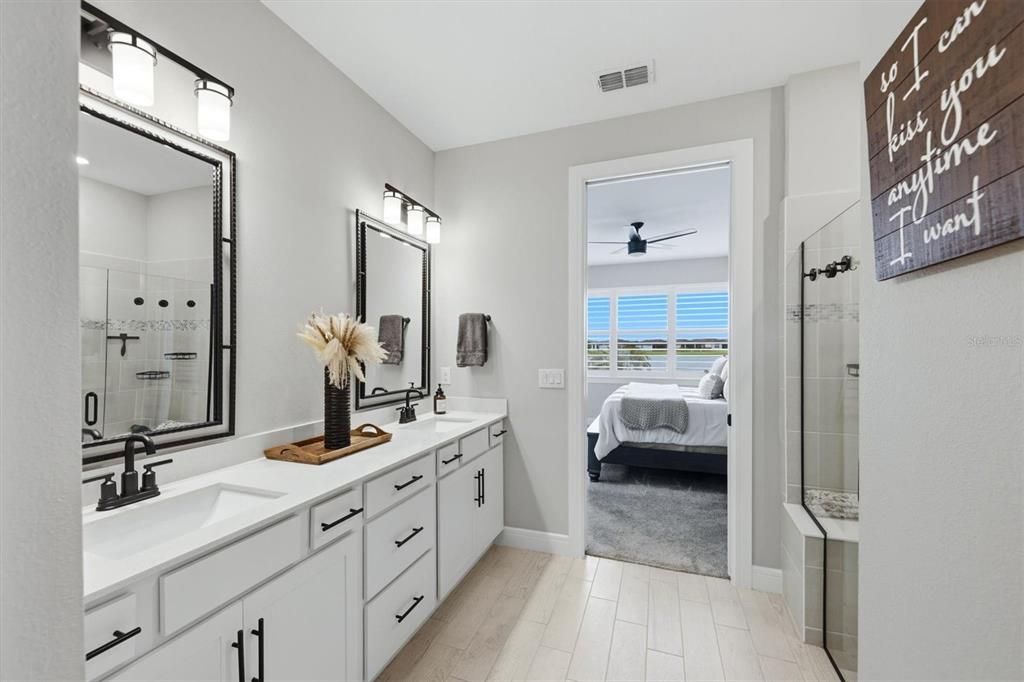 For Sale: $425,000 (2 beds, 2 baths, 1572 Square Feet)
