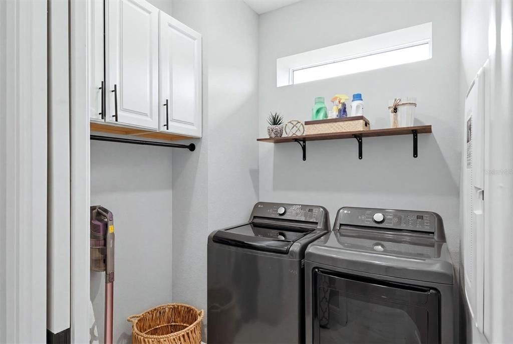 For Sale: $425,000 (2 beds, 2 baths, 1572 Square Feet)