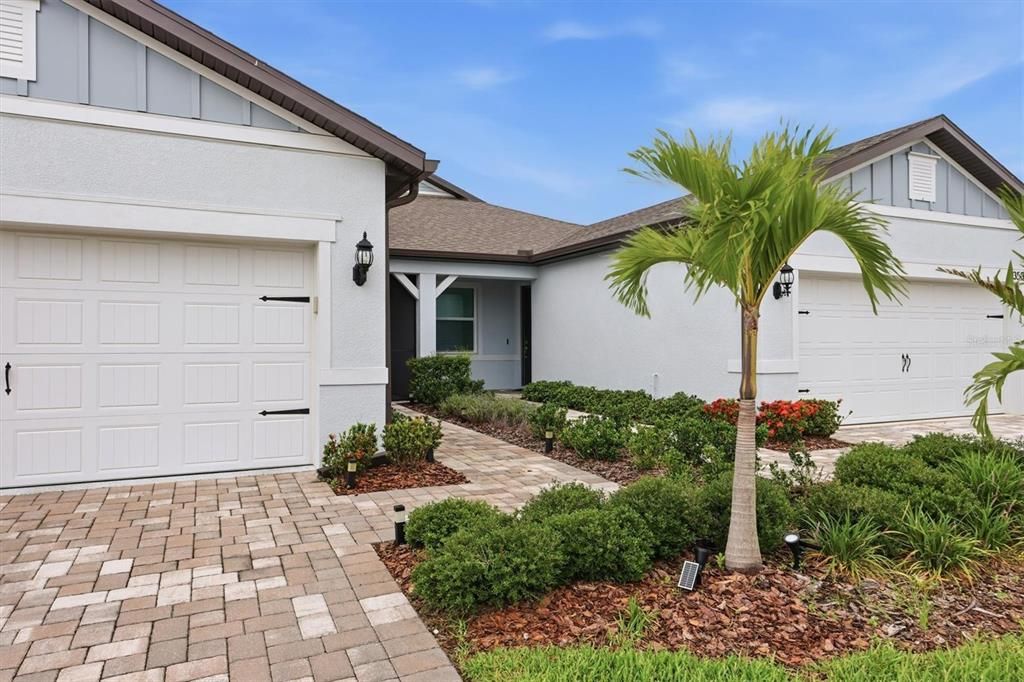 For Sale: $425,000 (2 beds, 2 baths, 1572 Square Feet)