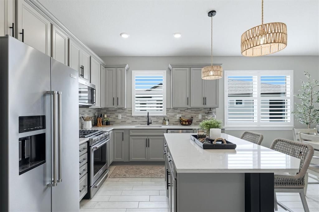 For Sale: $425,000 (2 beds, 2 baths, 1572 Square Feet)