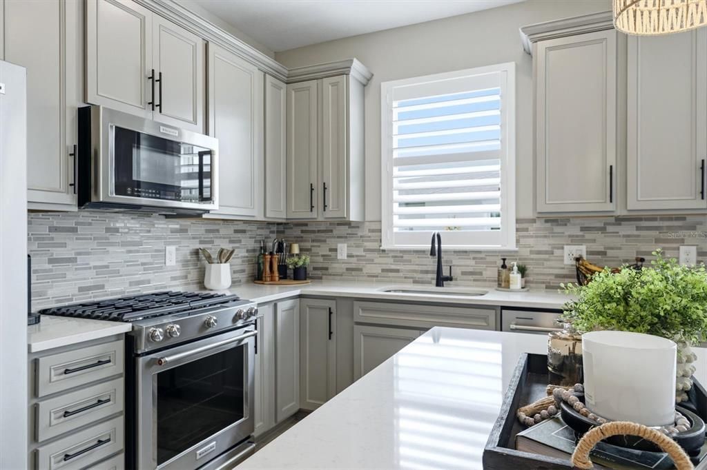 For Sale: $425,000 (2 beds, 2 baths, 1572 Square Feet)