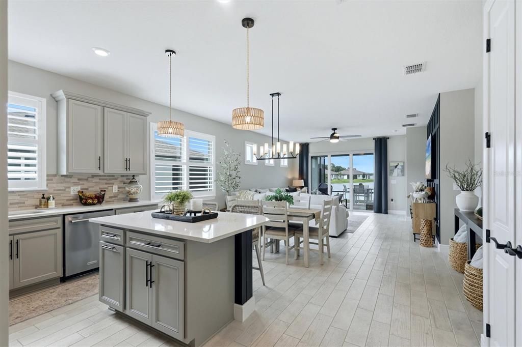 For Sale: $425,000 (2 beds, 2 baths, 1572 Square Feet)