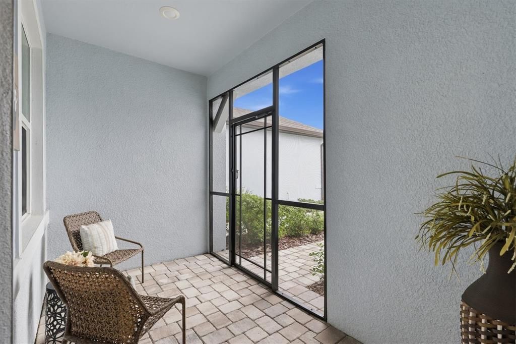 For Sale: $425,000 (2 beds, 2 baths, 1572 Square Feet)