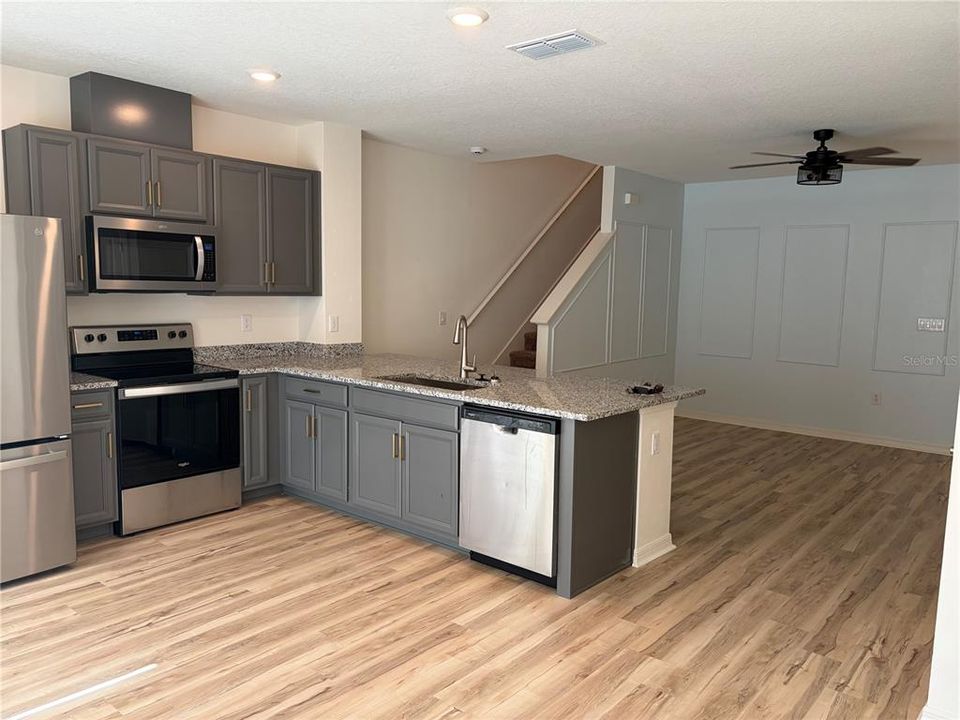 For Rent: $1,950 (3 beds, 2 baths, 1435 Square Feet)