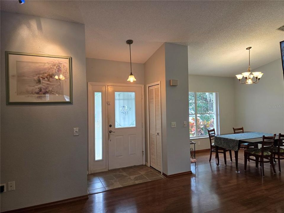 En Venta: $335,000 (3 camas, 2 baños, 1526 Pies cuadrados)