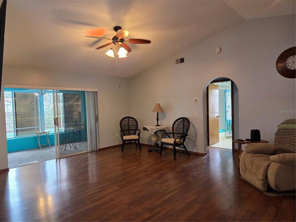 En Venta: $335,000 (3 camas, 2 baños, 1526 Pies cuadrados)