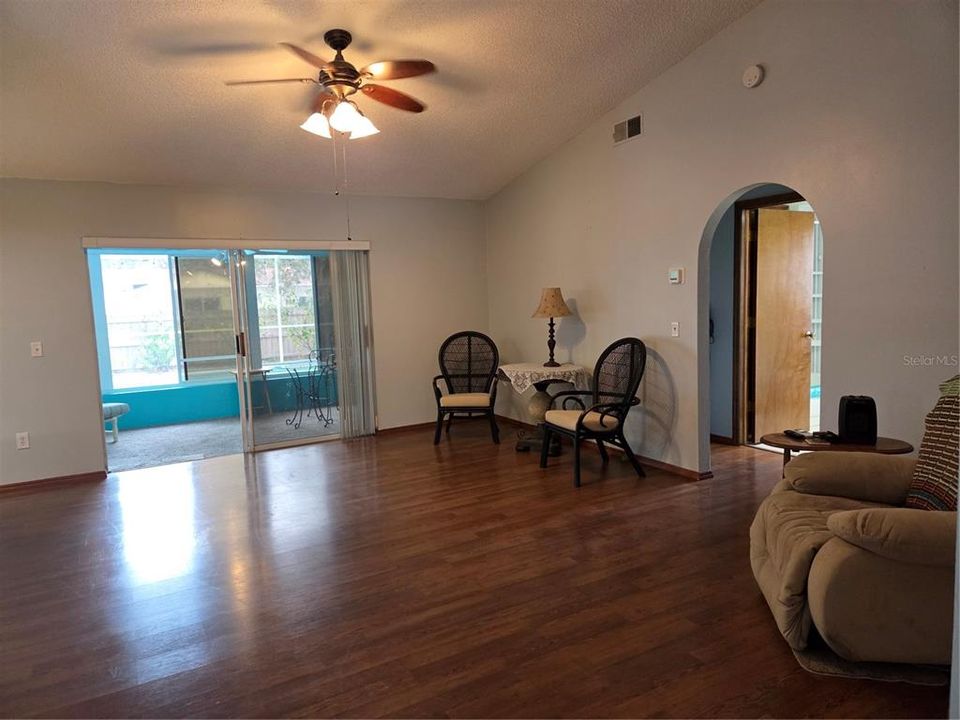 En Venta: $335,000 (3 camas, 2 baños, 1526 Pies cuadrados)