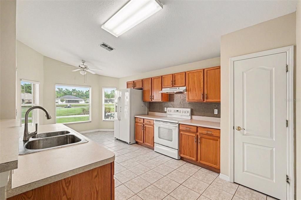 For Sale: $340,000 (2 beds, 2 baths, 1489 Square Feet)
