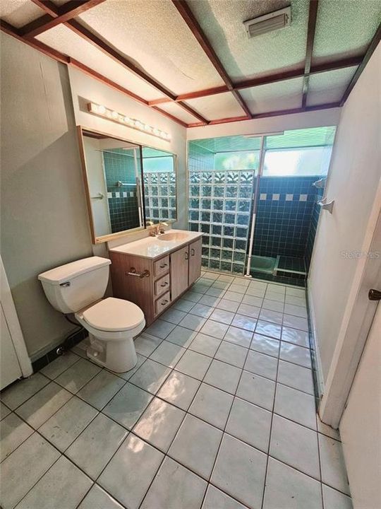На продажу: $199,000 (2 спален, 1 ванн, 1155 Квадратных фут)