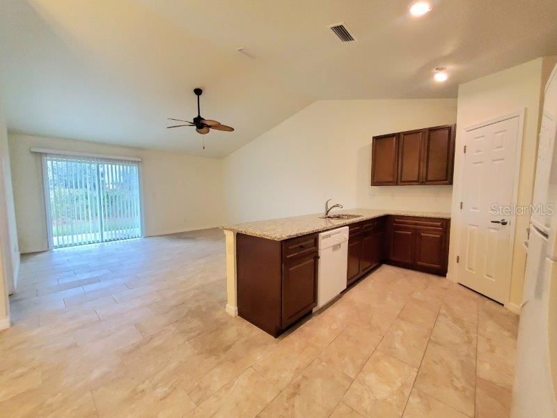 For Rent: $1,700 (3 beds, 2 baths, 1338 Square Feet)