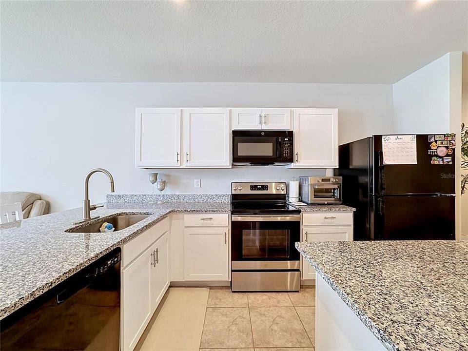 For Sale: $297,000 (3 beds, 2 baths, 1431 Square Feet)