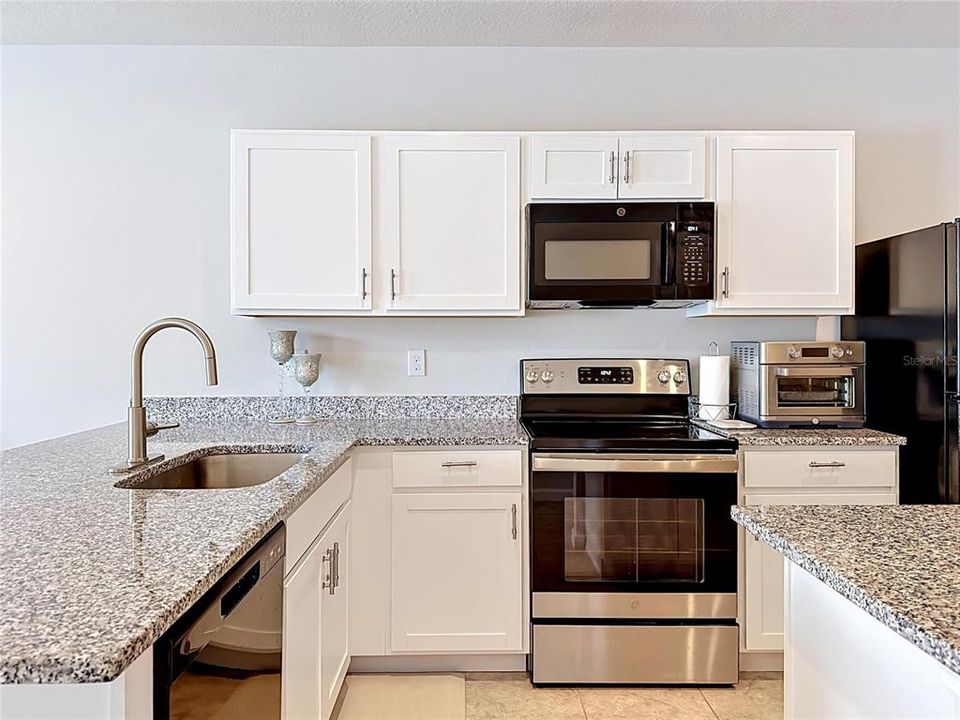 For Sale: $297,000 (3 beds, 2 baths, 1431 Square Feet)