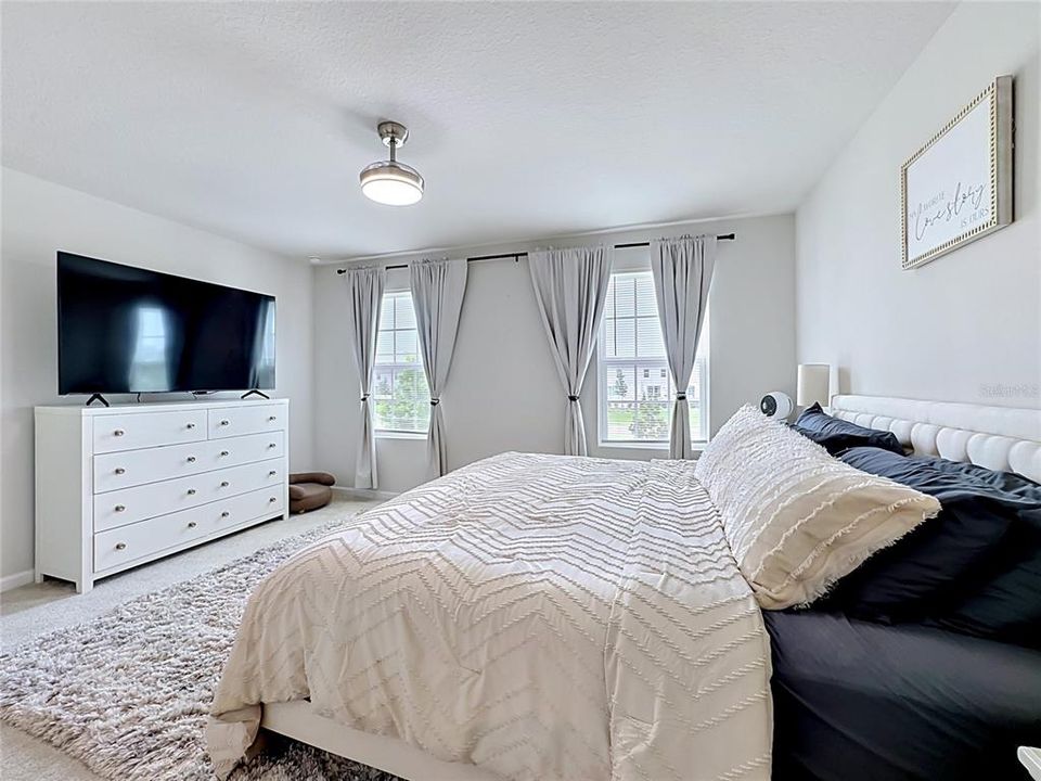 For Sale: $297,000 (3 beds, 2 baths, 1431 Square Feet)