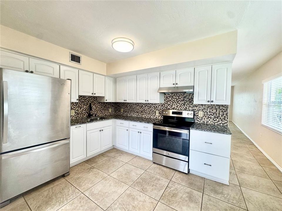 For Rent: $1,795 (2 beds, 2 baths, 1400 Square Feet)