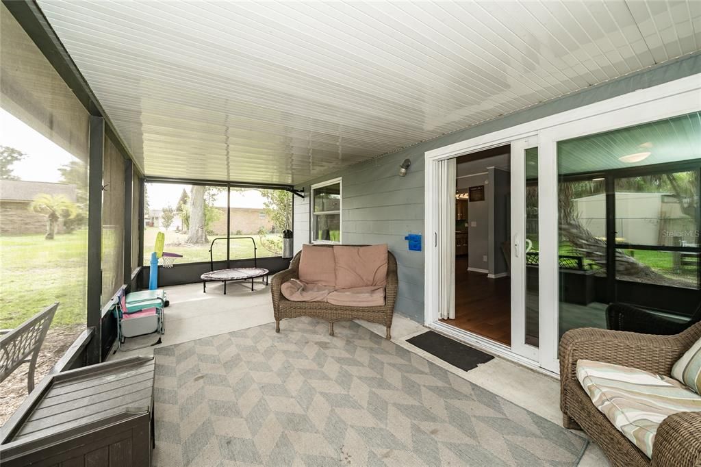For Sale: $308,000 (3 beds, 2 baths, 1295 Square Feet)
