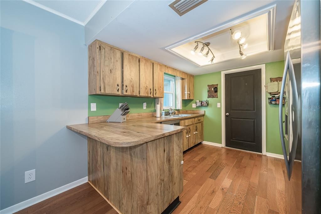 For Sale: $308,000 (3 beds, 2 baths, 1295 Square Feet)