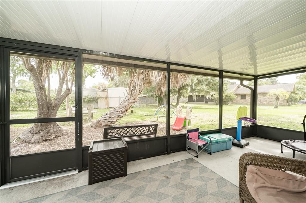 For Sale: $308,000 (3 beds, 2 baths, 1295 Square Feet)