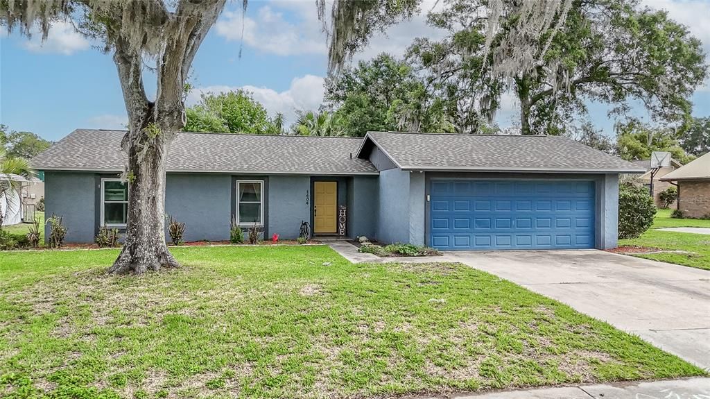 For Sale: $308,000 (3 beds, 2 baths, 1295 Square Feet)