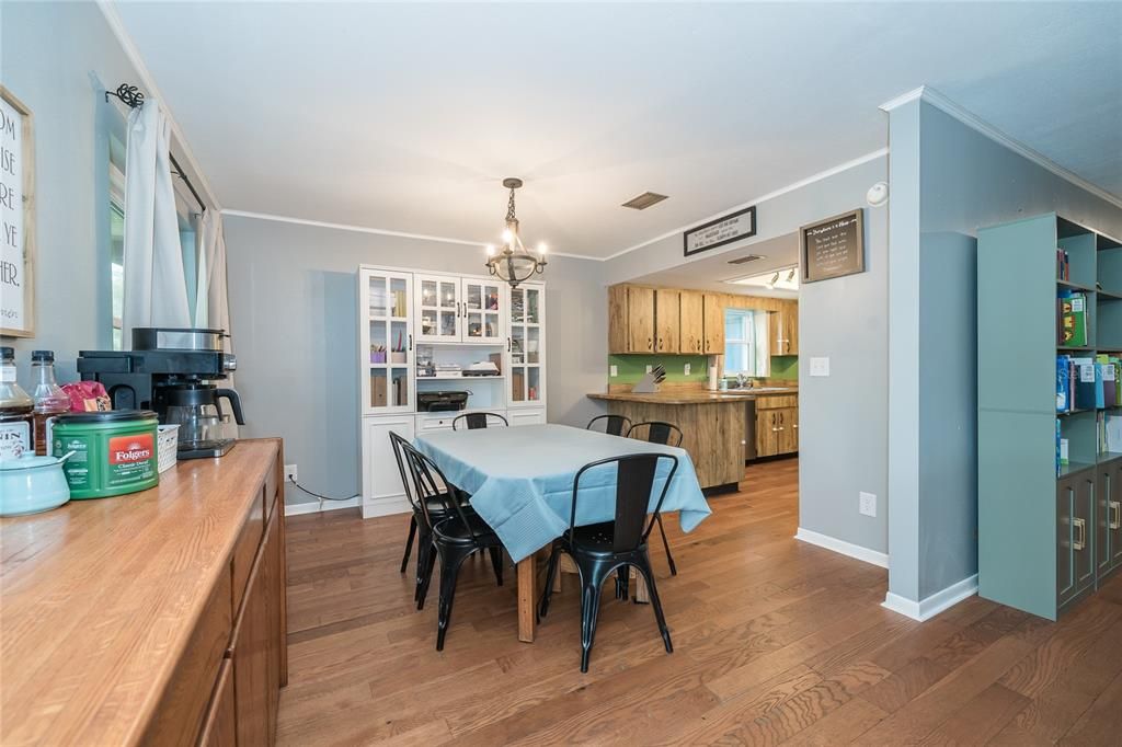 For Sale: $308,000 (3 beds, 2 baths, 1295 Square Feet)